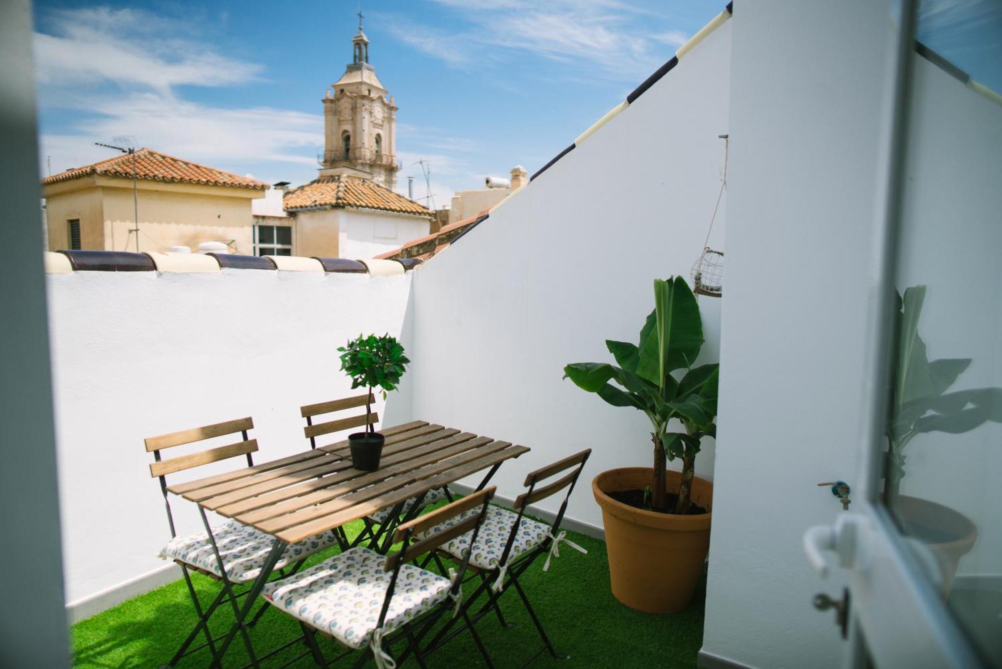 Apartamentos El Marques Малага Экстерьер фото