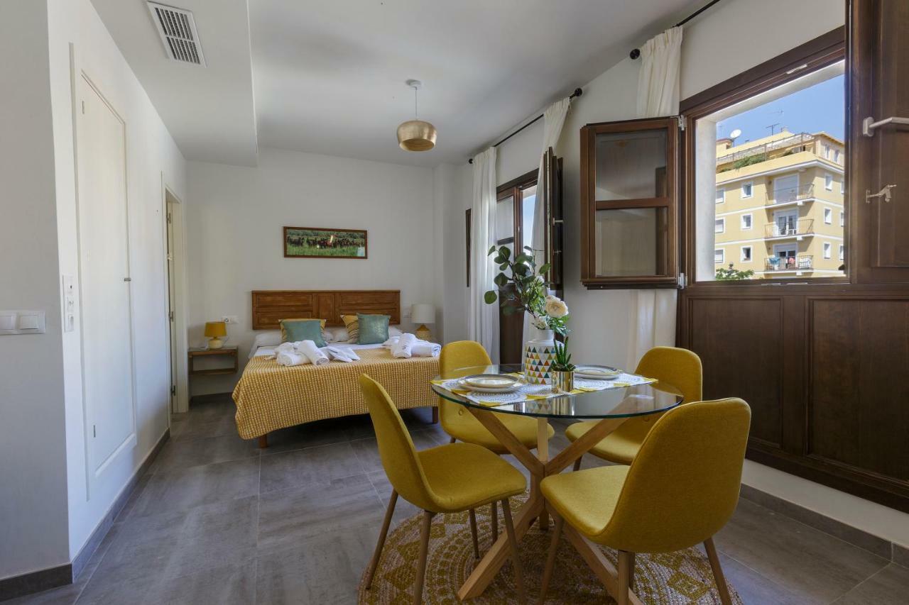Apartamentos El Marques Малага Экстерьер фото
