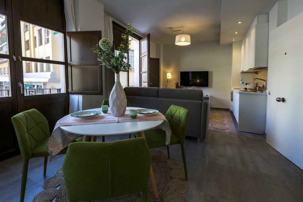 Apartamentos El Marques Малага Экстерьер фото