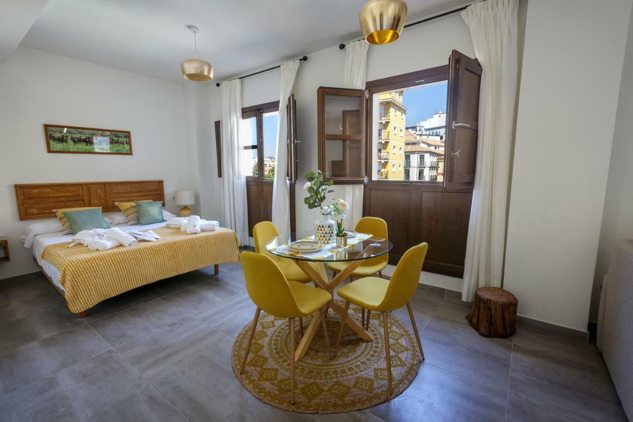 Apartamentos El Marques Малага Экстерьер фото