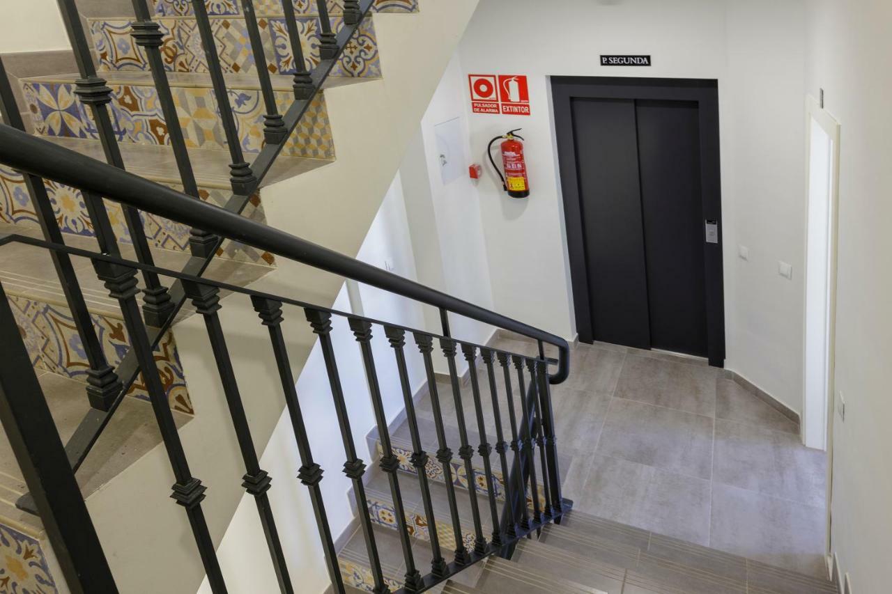 Apartamentos El Marques Малага Экстерьер фото