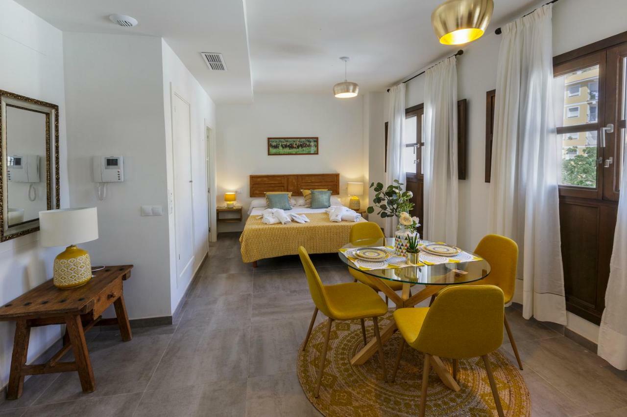 Apartamentos El Marques Малага Экстерьер фото