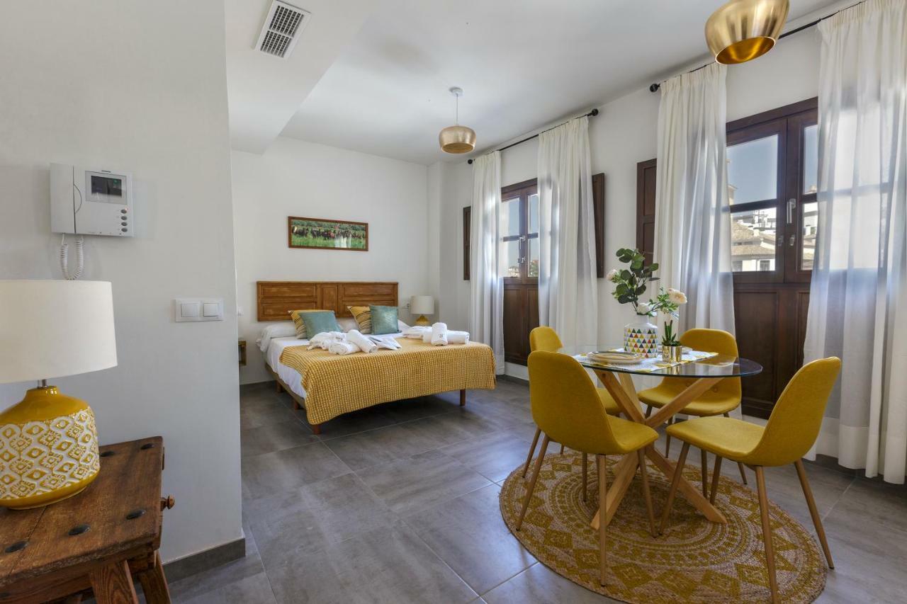 Apartamentos El Marques Малага Экстерьер фото