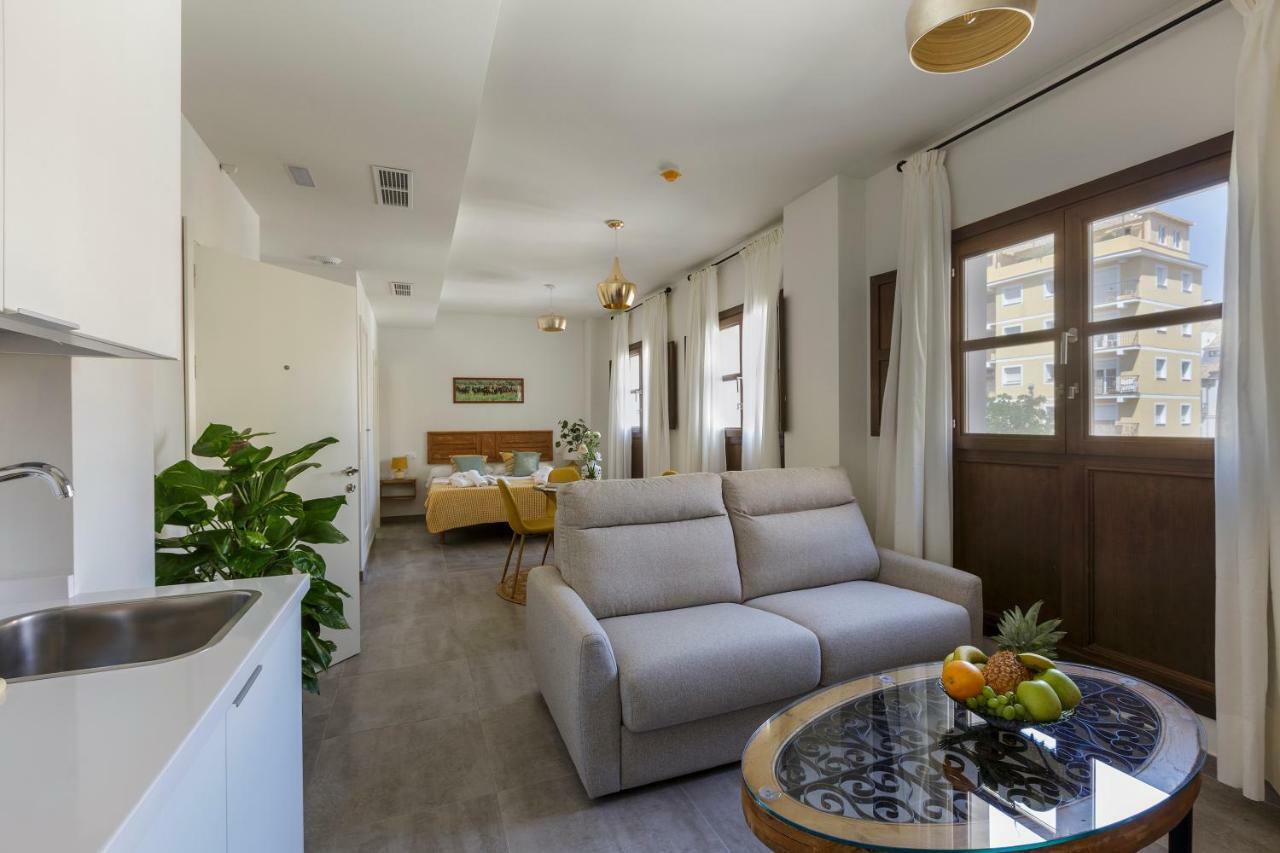 Apartamentos El Marques Малага Экстерьер фото