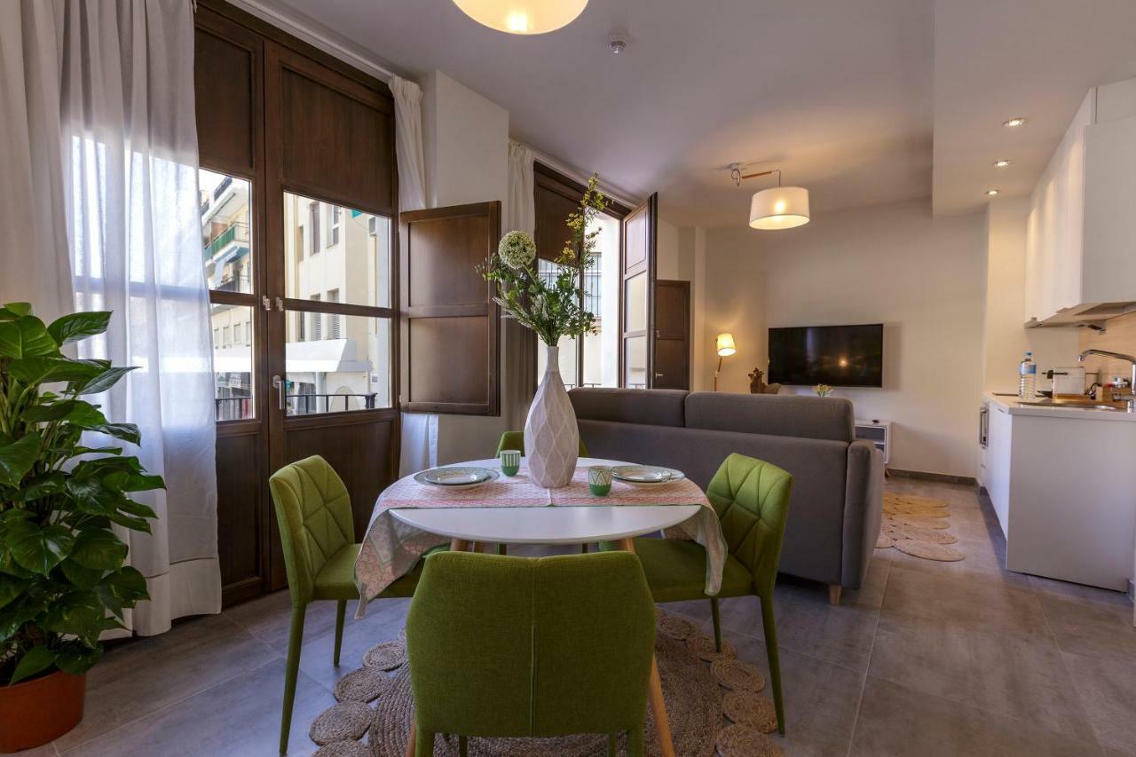 Apartamentos El Marques Малага Экстерьер фото