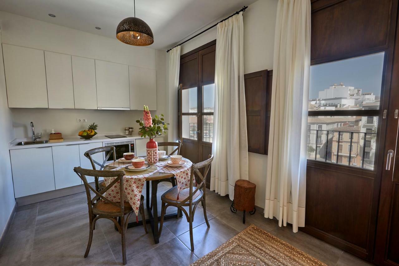 Apartamentos El Marques Малага Экстерьер фото